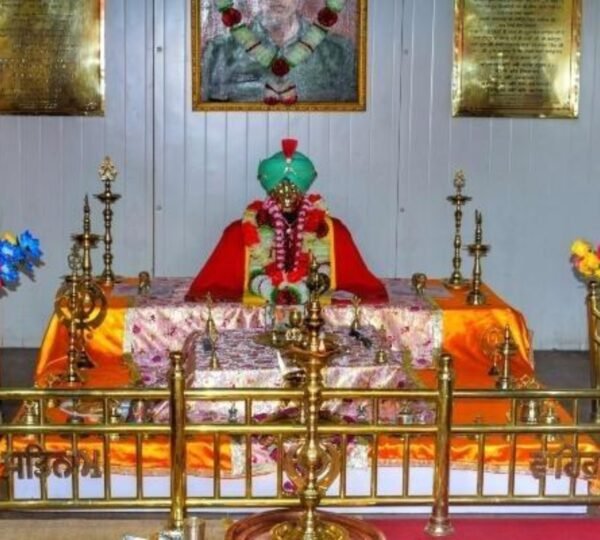 Baba Mandir shrine near Tsomgo Lake