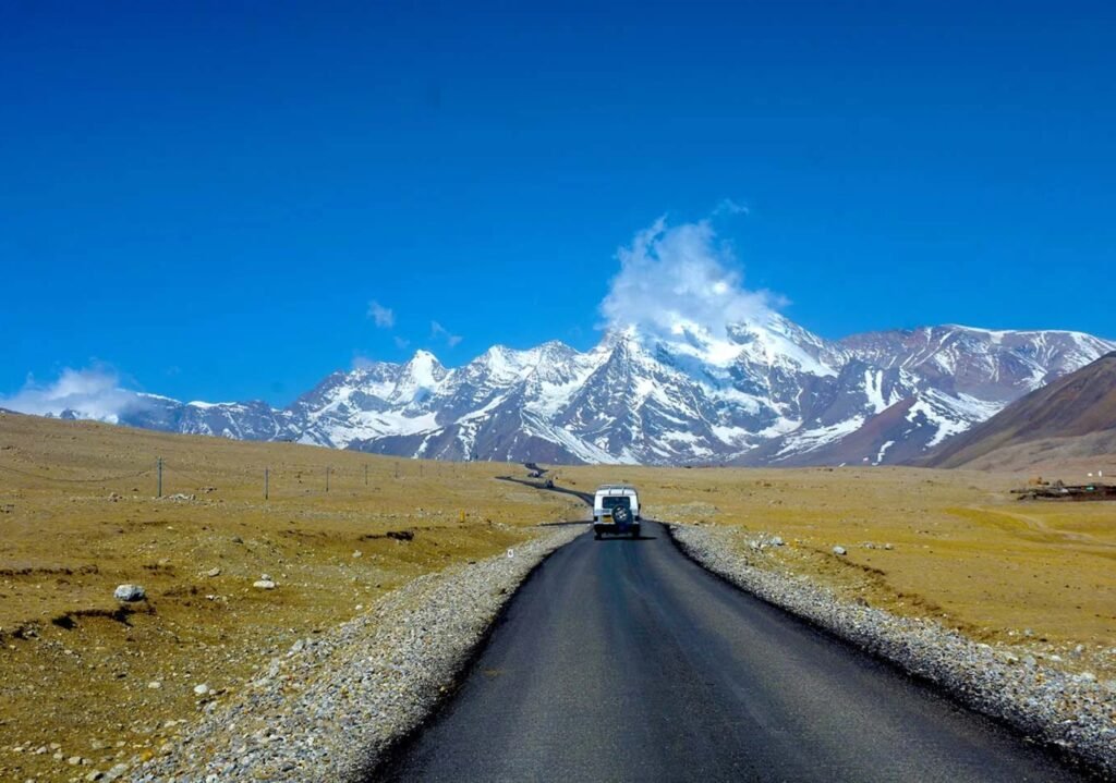 Road trip from Lachen to Gurudongmar Lake with mountain backdrop