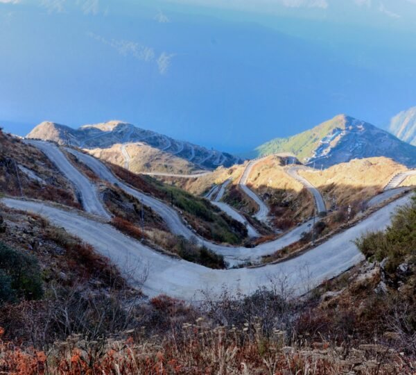 zuluk-village-above-clouds-valley-view